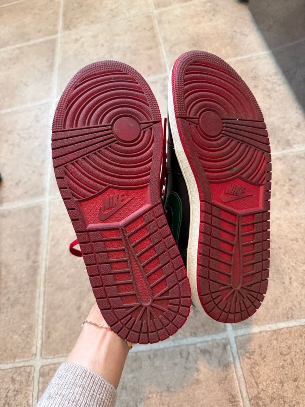 Unisex Nike Black, Green & Red Air Jordan 1 Low OG Sneakers. Size W7.5/M6 - Picture 10 of 10
